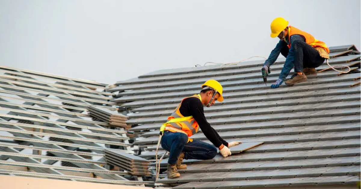 Roof-Repair-vs-Roof-Replacement (3)